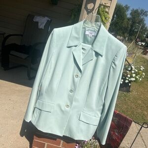 Women’s suit